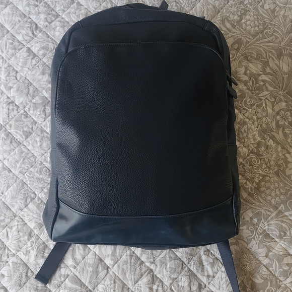 Davidson Backpack - Picture 6 of 13